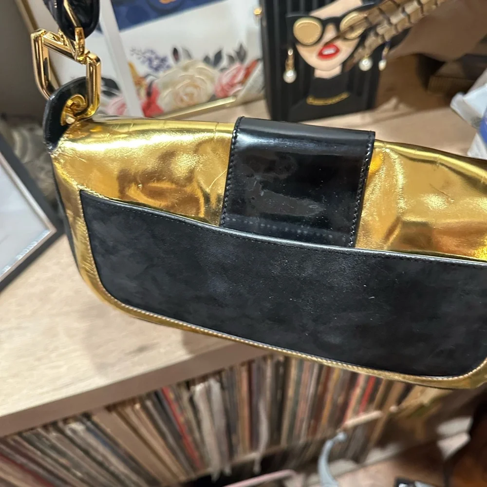Roger Vivier black suede and gold patent leather handbag - Picture 8 of 9